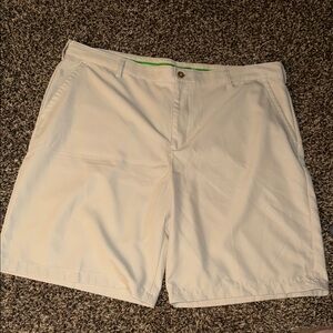 Izod Men's Khaki Flat-Front Golf Shorts